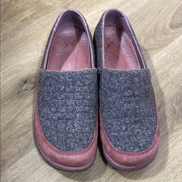Chaco Women's Sloan-W Hiking Shoe Slip-On size 8 - Picture 1 of 11